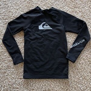 Quiksilver boys Black Long Sleeve Rash Guard with White Logo, size 12, medium
